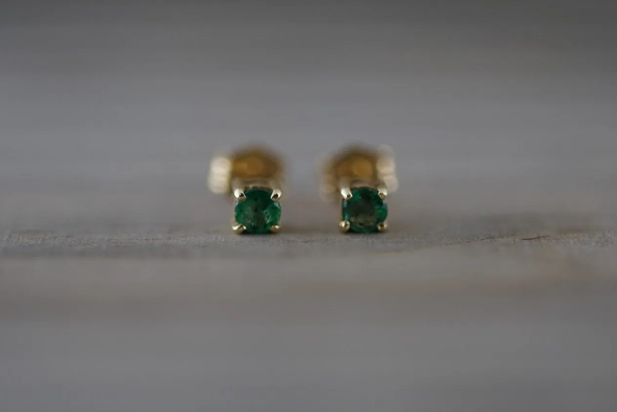 14k Solid Yellow Gold with Green Emerald Gemstone Earring Studs Post Push Back Square May Birthstone