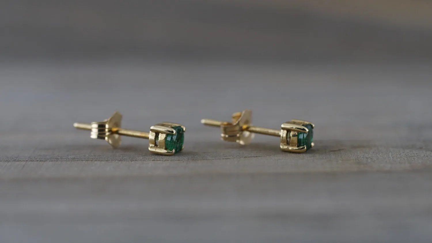 14k Solid Yellow Gold with Green Emerald Gemstone Earring Studs Post Push Back Square May Birthstone