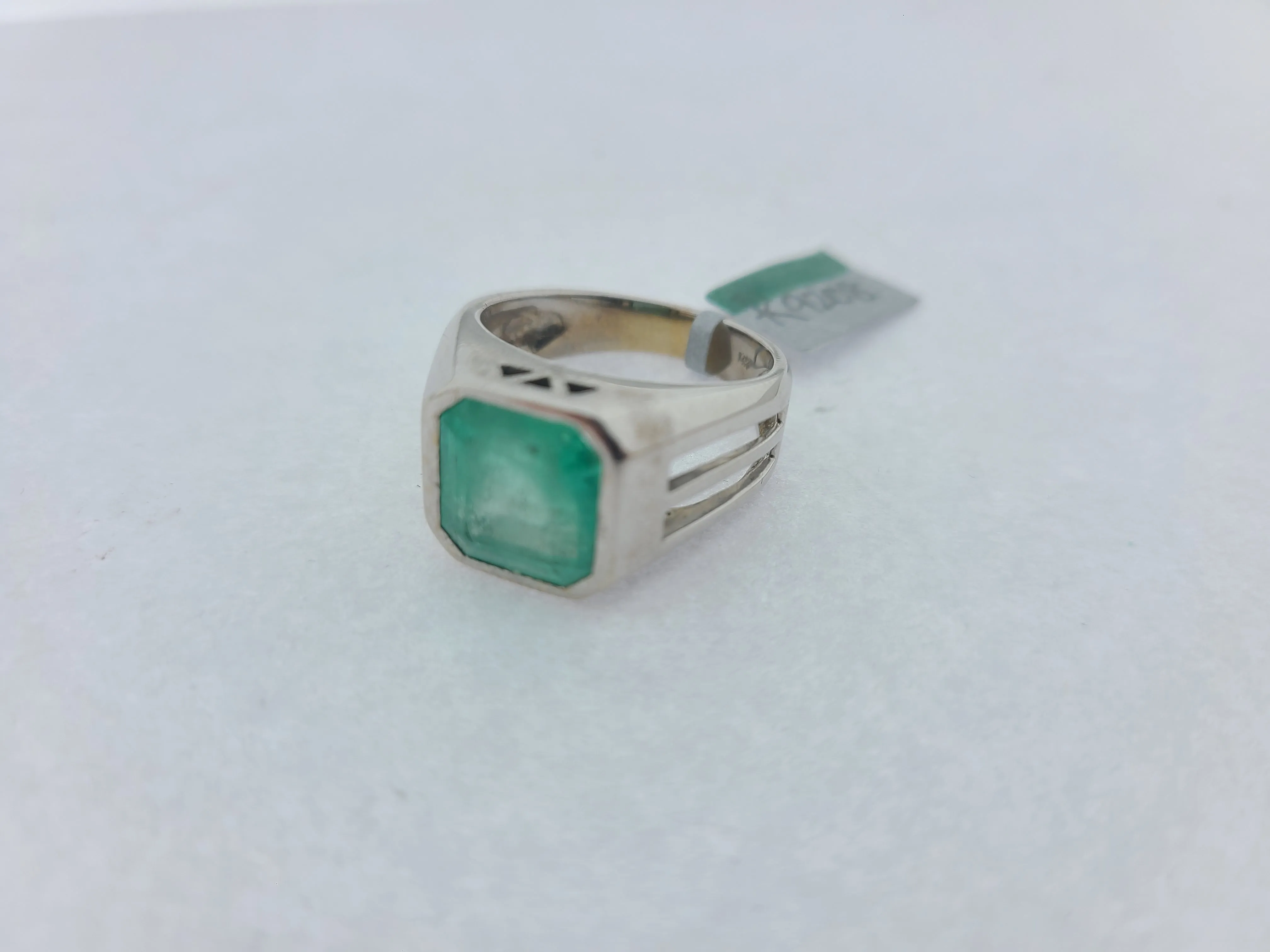 22K Solid Gold Green Gemstone Ring R9208