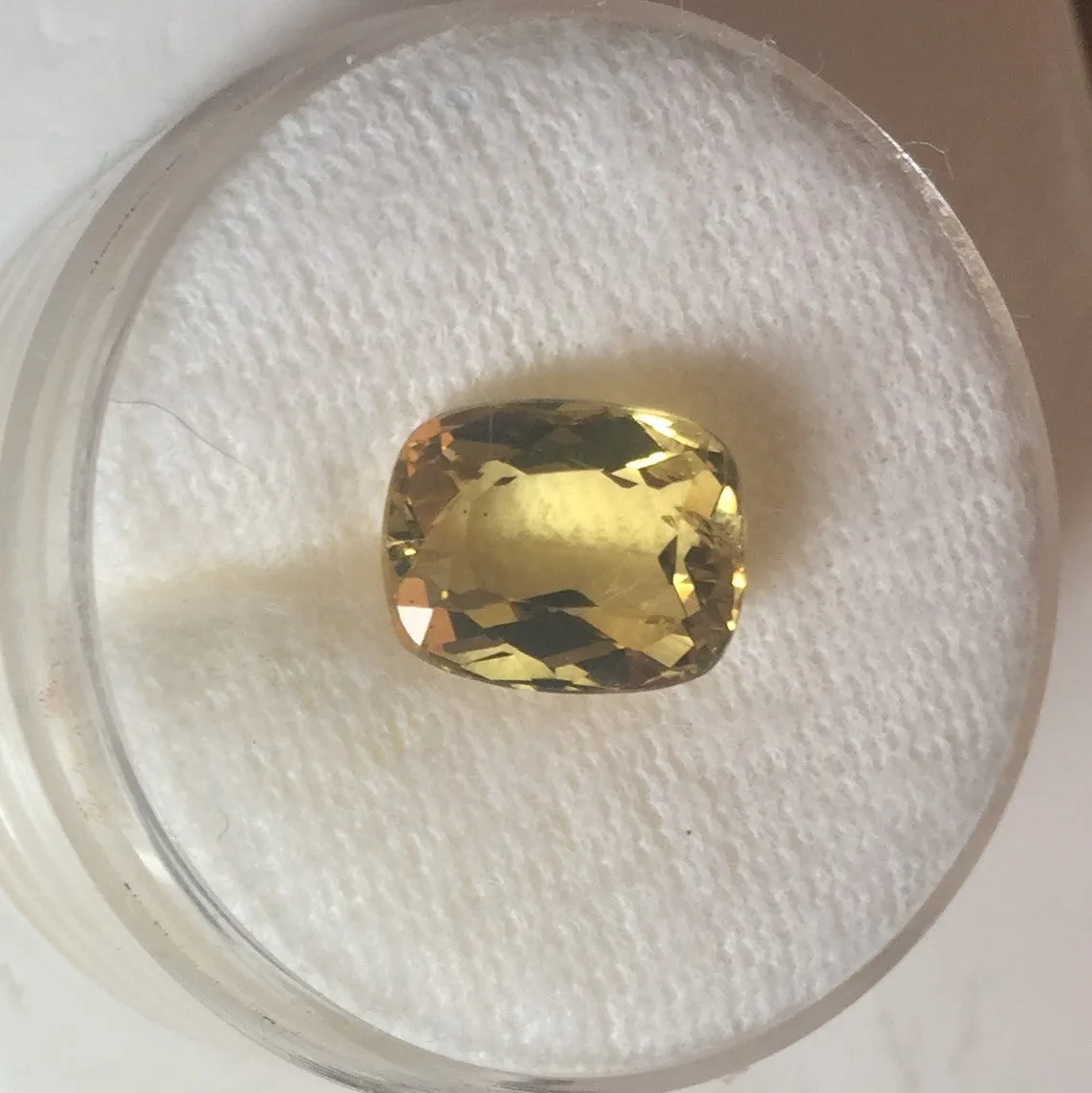 5.85 ct HELIDOR GEMSTONE