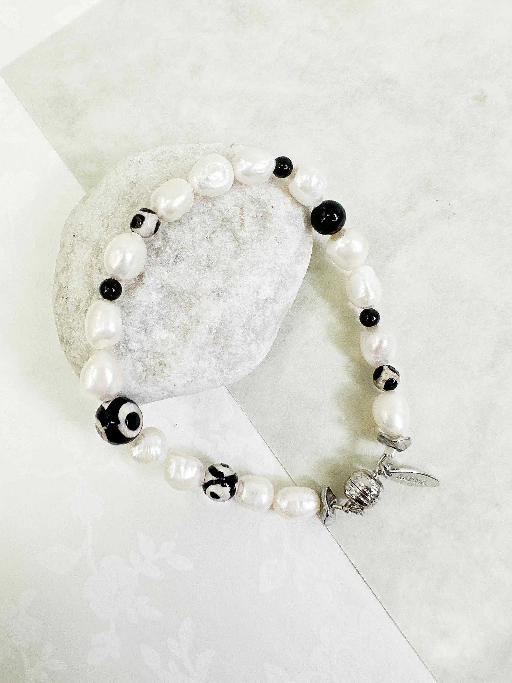 Freshwater Pearls With Black Dzi Agate Men's Bracelet MEB09