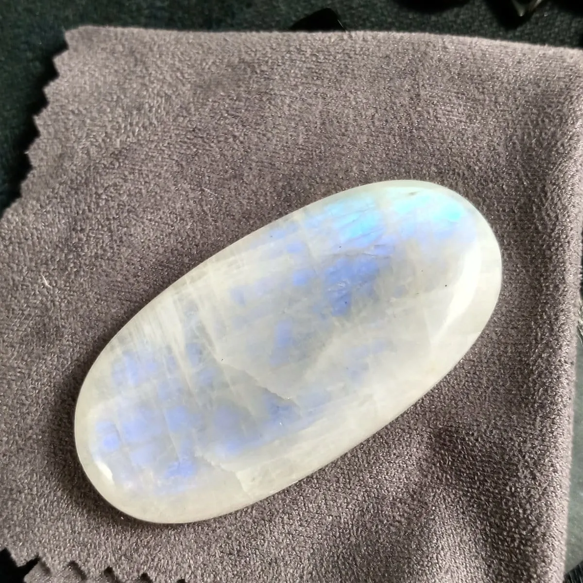 Rainbow Moonstone Cabochon (20.6 g)