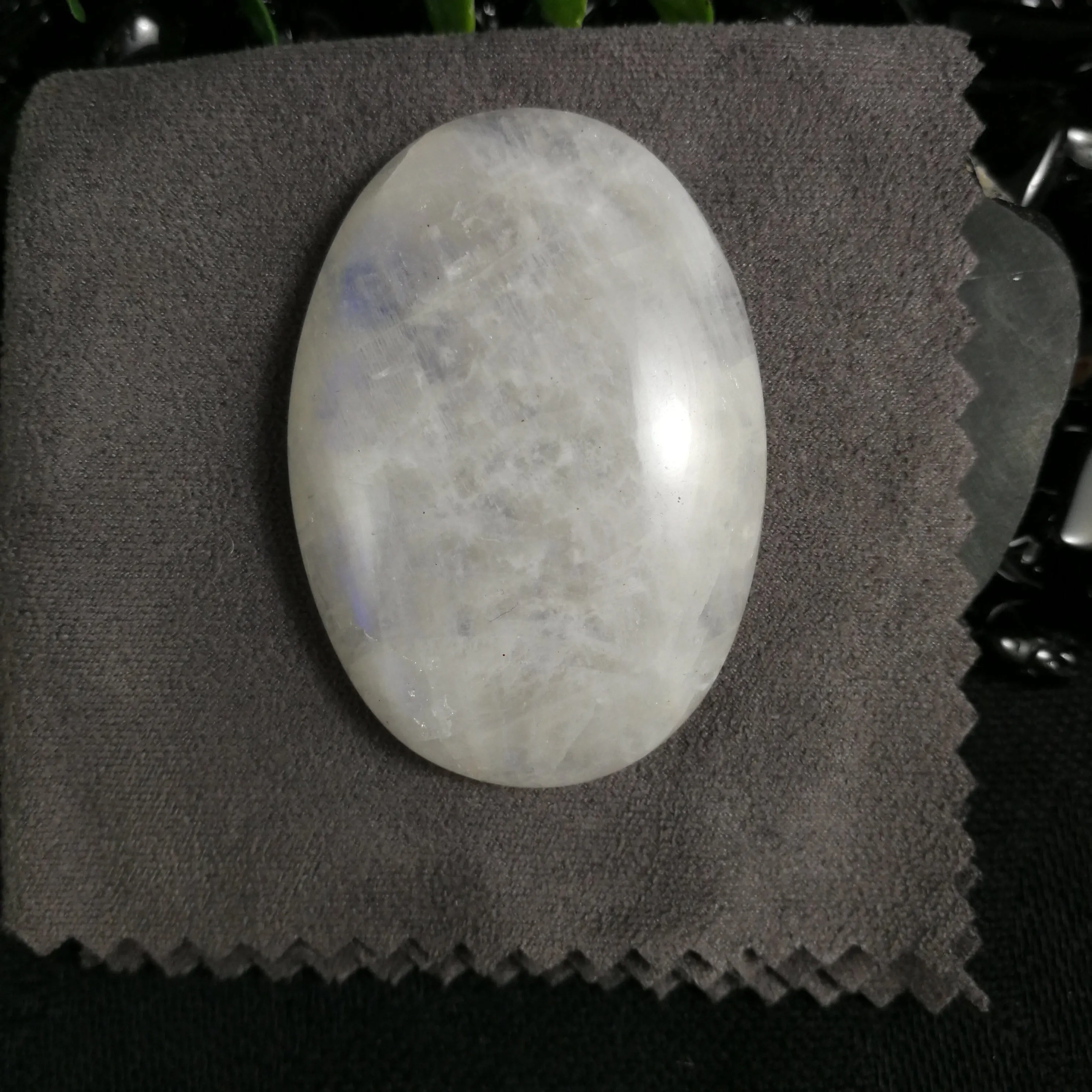 Rainbow Moonstone Cabochon (20.8 g)