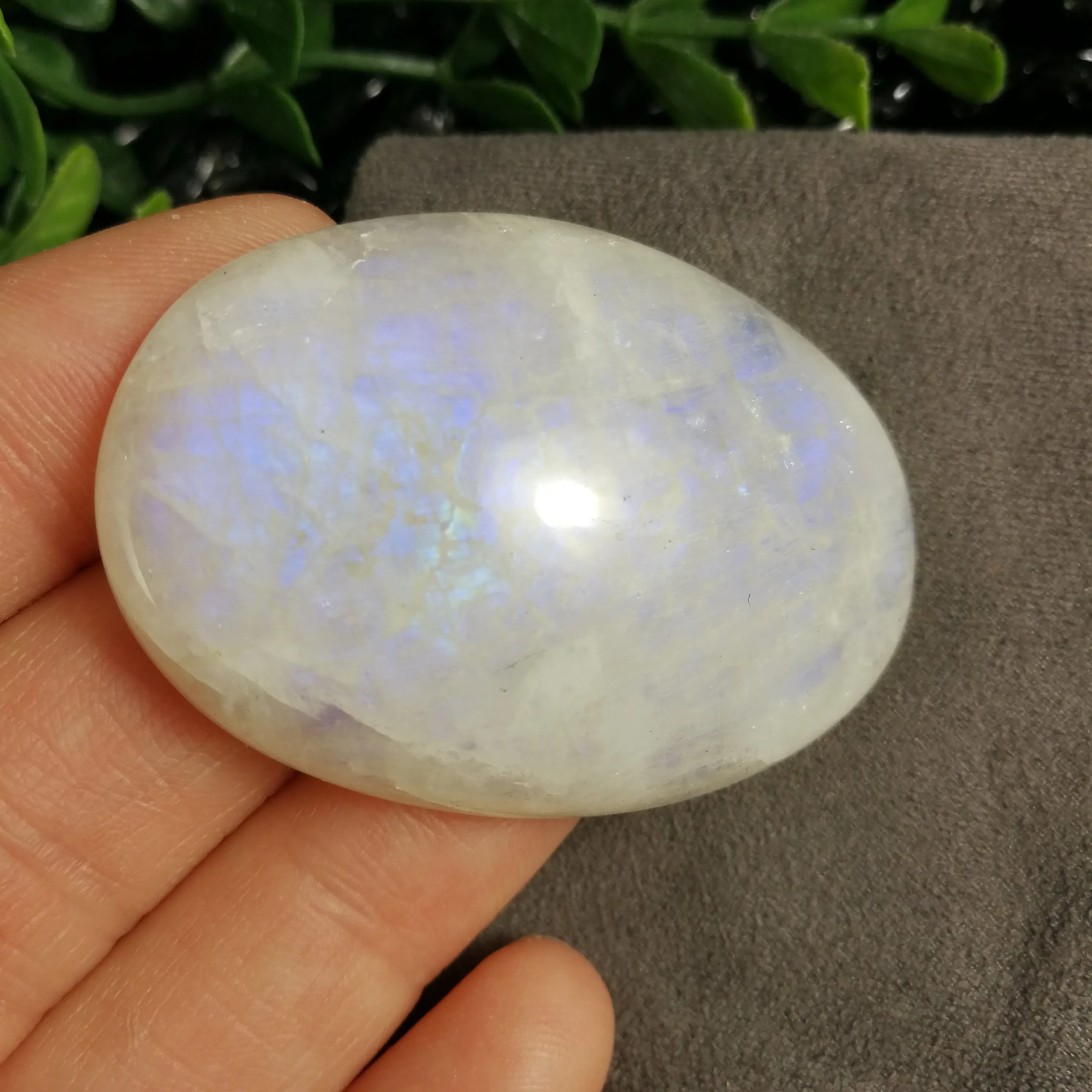 Rainbow Moonstone Cabochon (20.8 g)