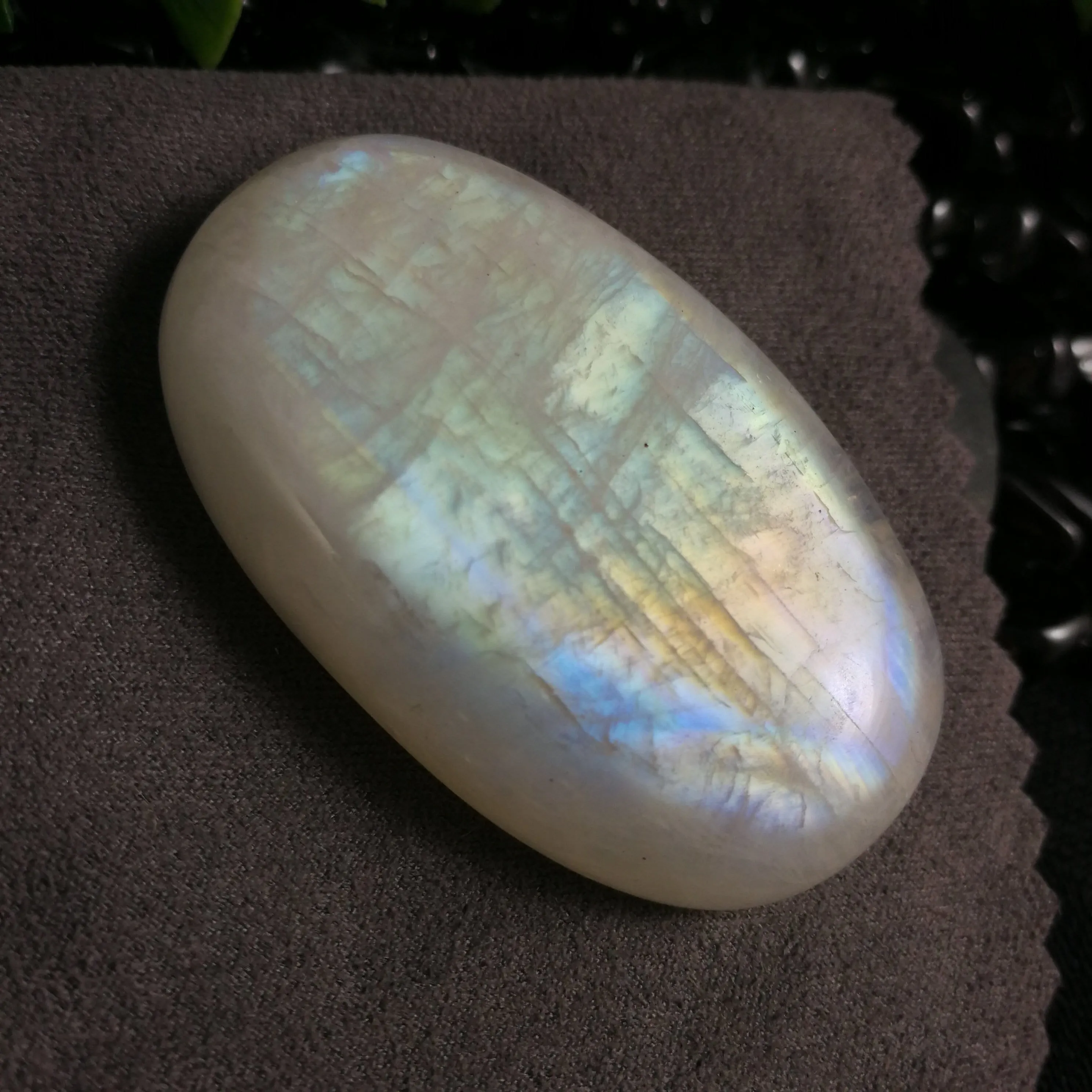 Rainbow Moonstone Cabochon (24.6 g)