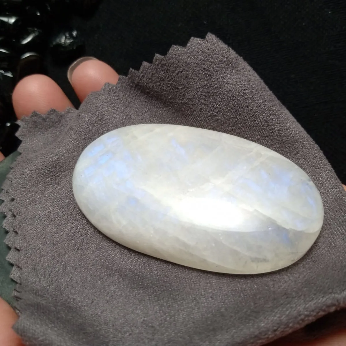 Rainbow Moonstone Cabochon (25.7 g)