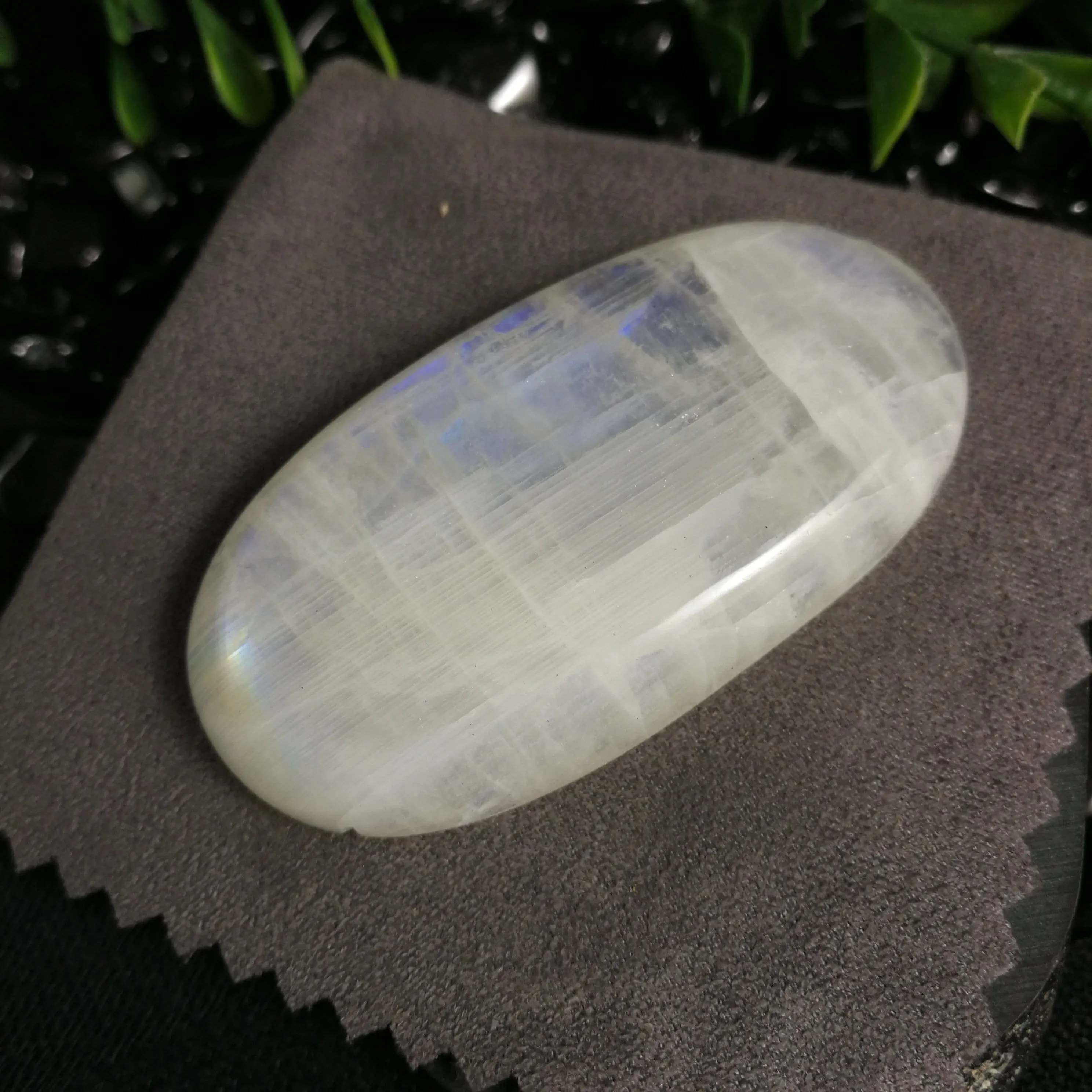 Rainbow Moonstone Cabochon (27.5 g)