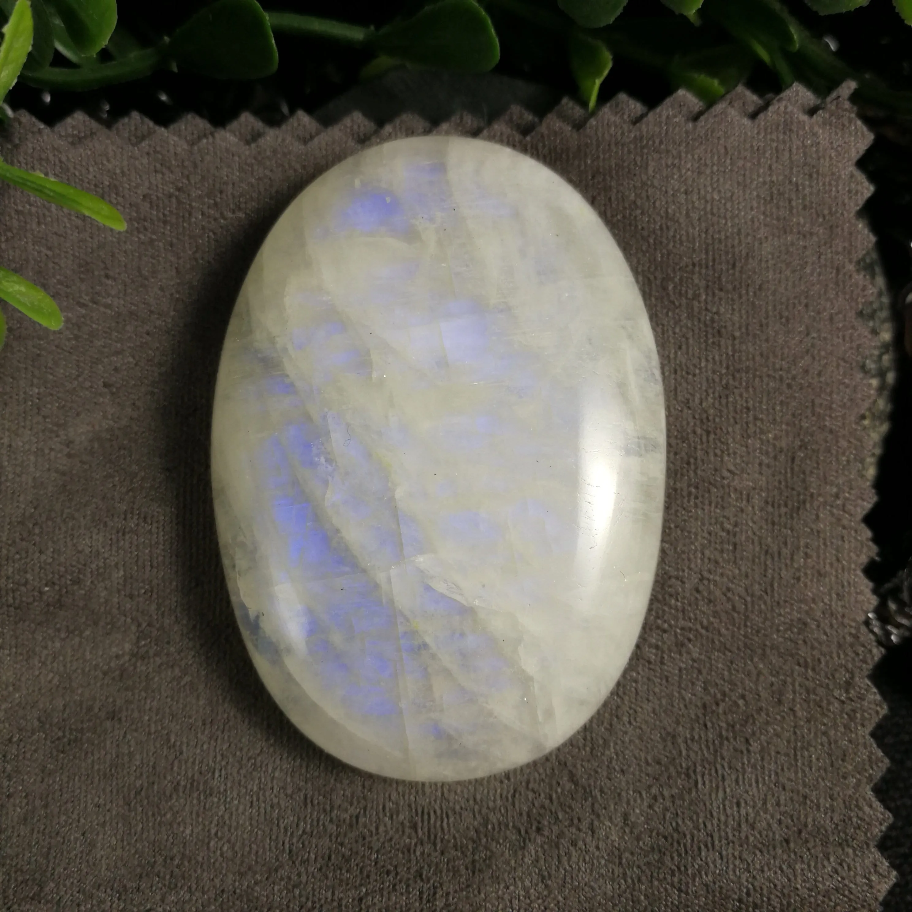 Rainbow Moonstone Cabochon (28.6 g)