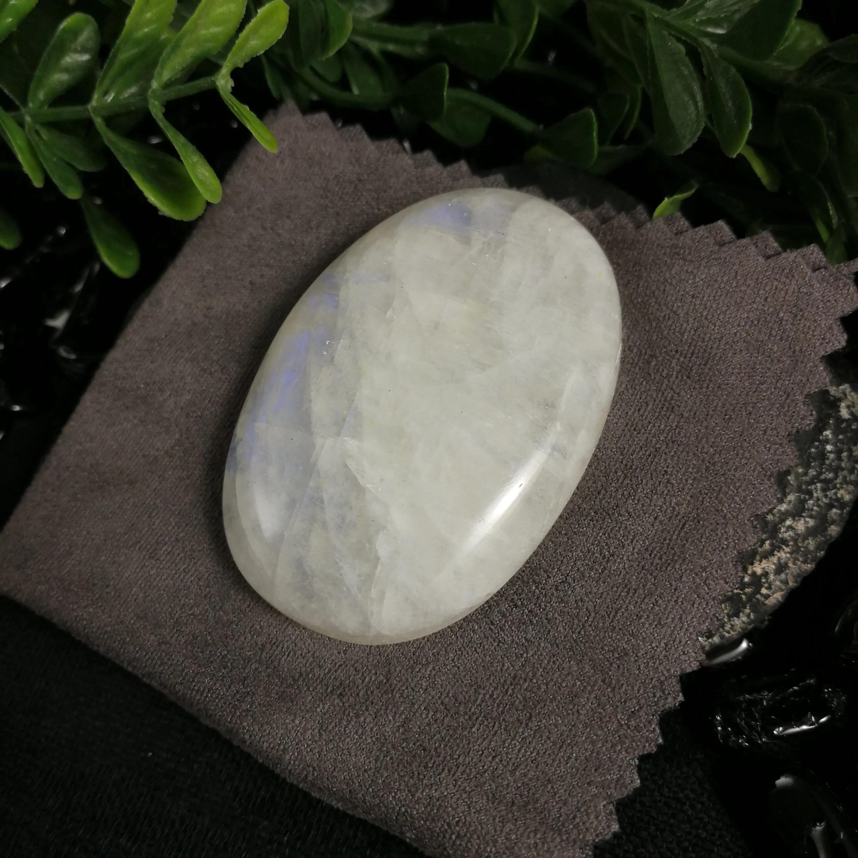 Rainbow Moonstone Cabochon (28.6 g)