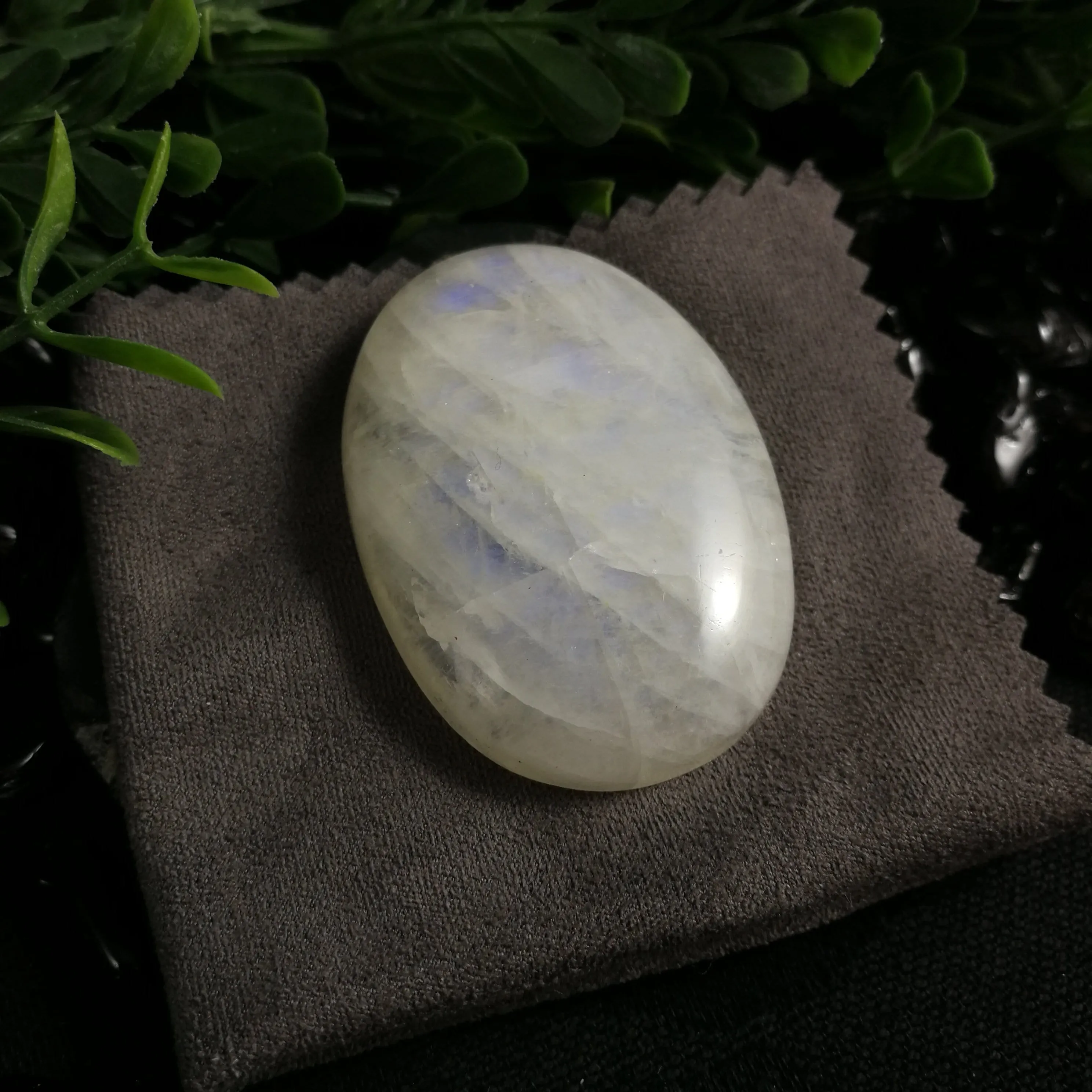 Rainbow Moonstone Cabochon (28.6 g)