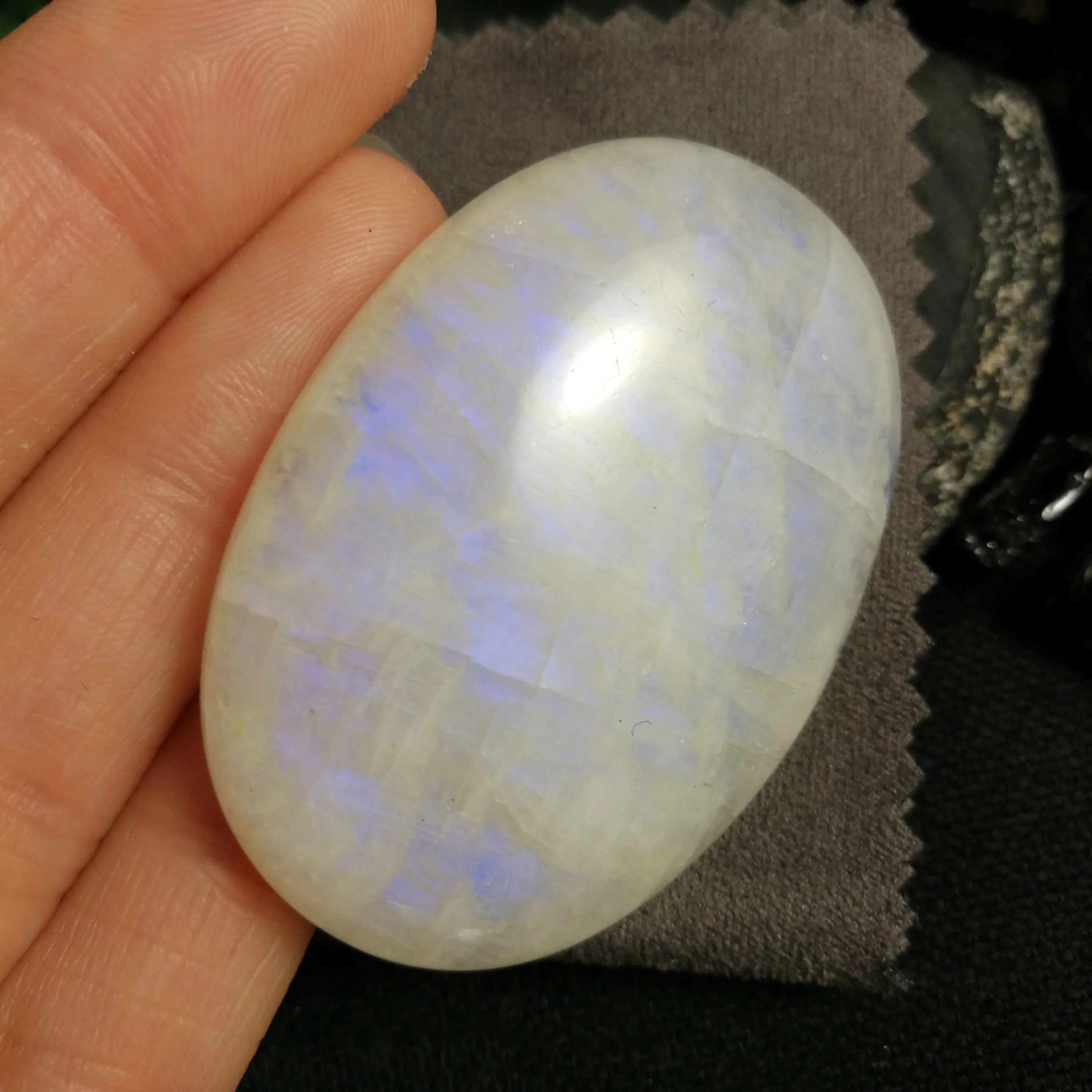 Rainbow Moonstone Cabochon (28.6 g)