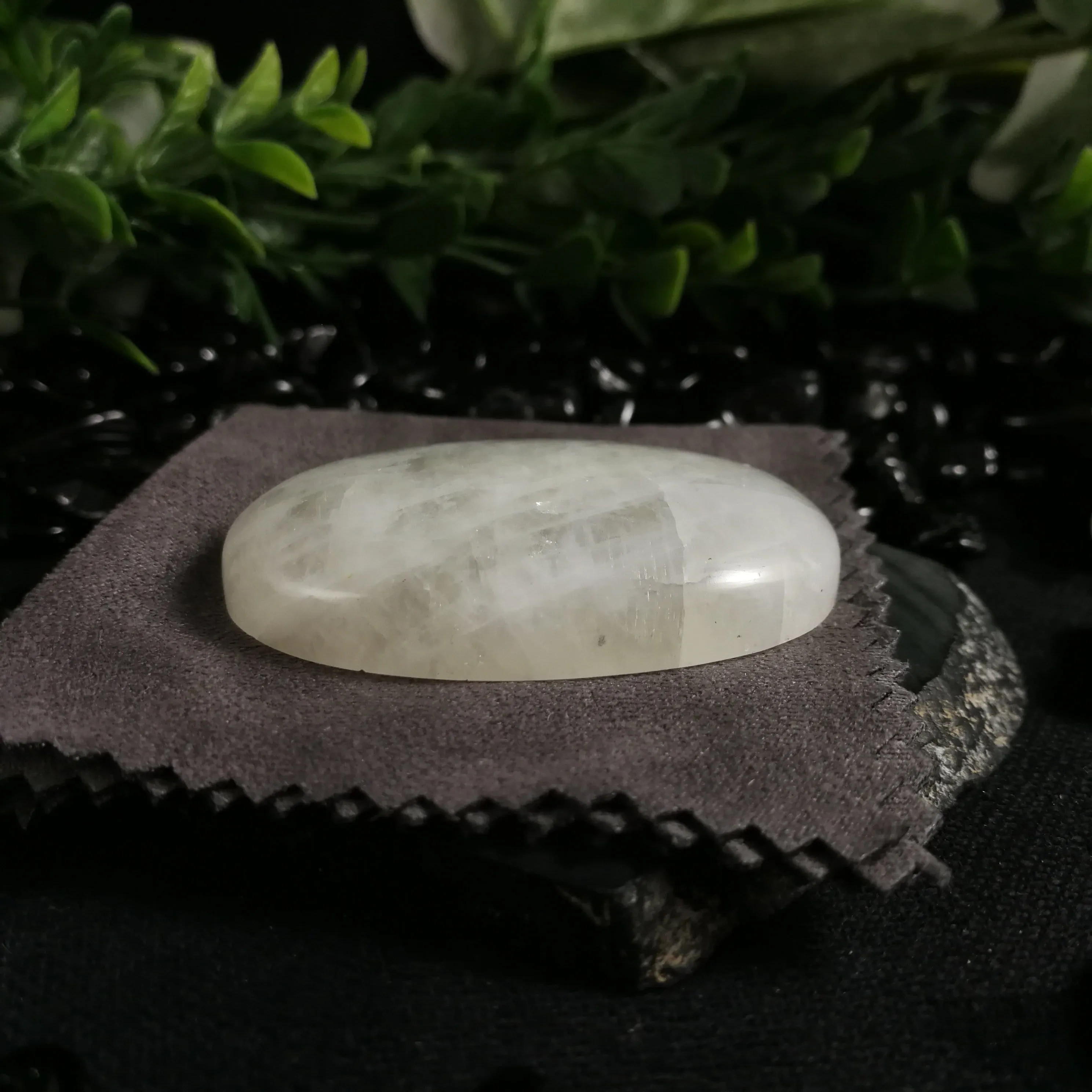 Rainbow Moonstone Cabochon (28.6 g)