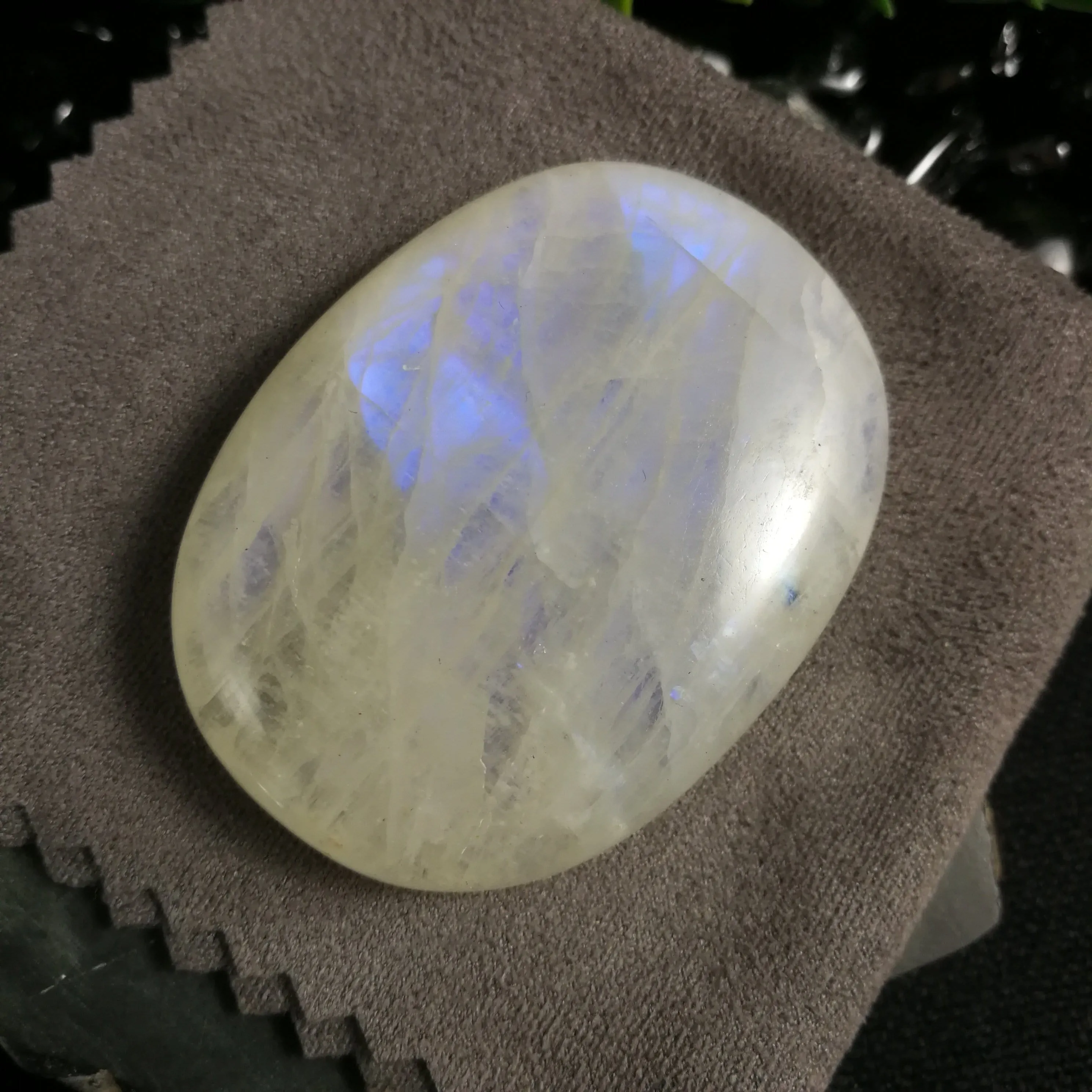 Rainbow Moonstone Cabochon (30.2 g)