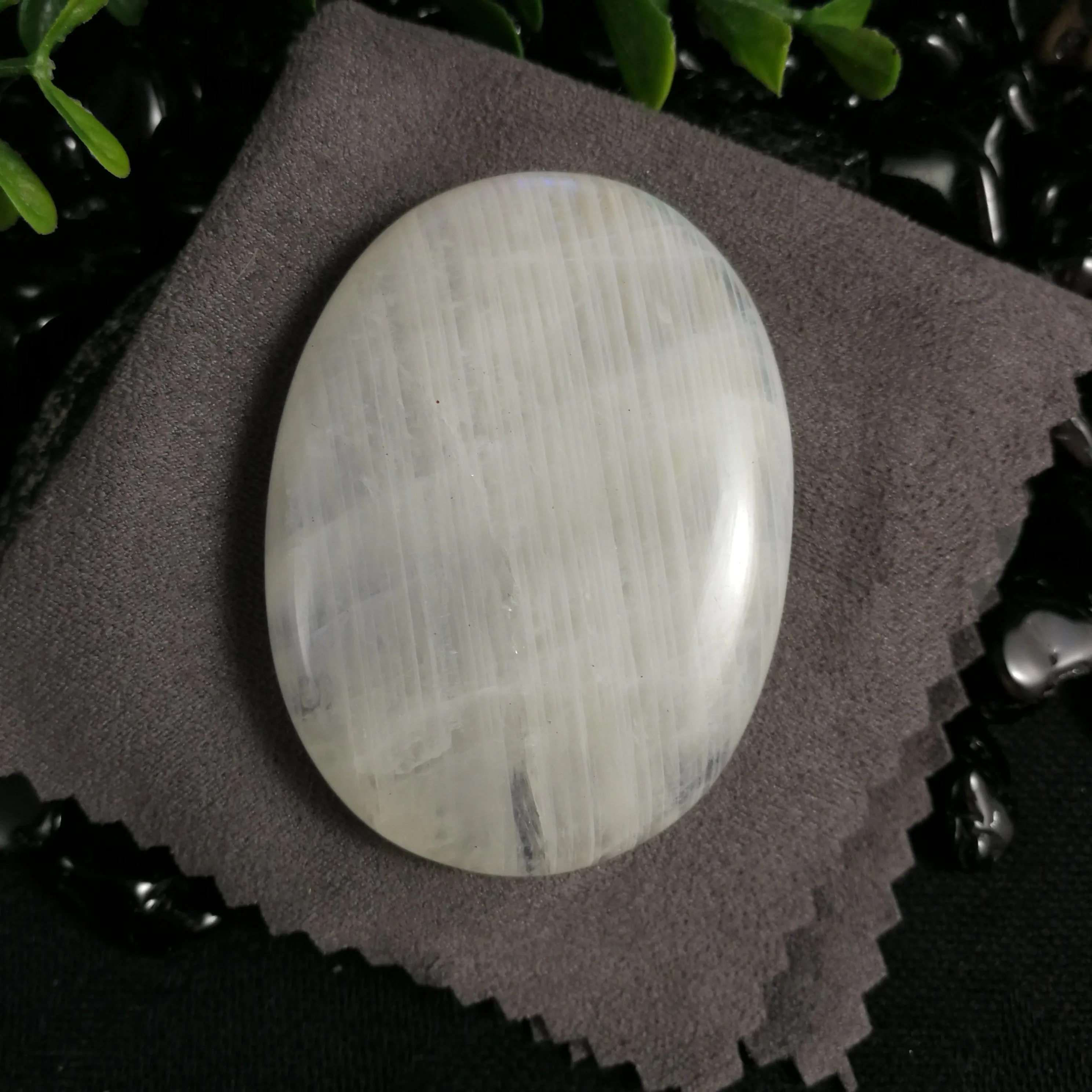 Rainbow Moonstone Cabochon (34.1 g)