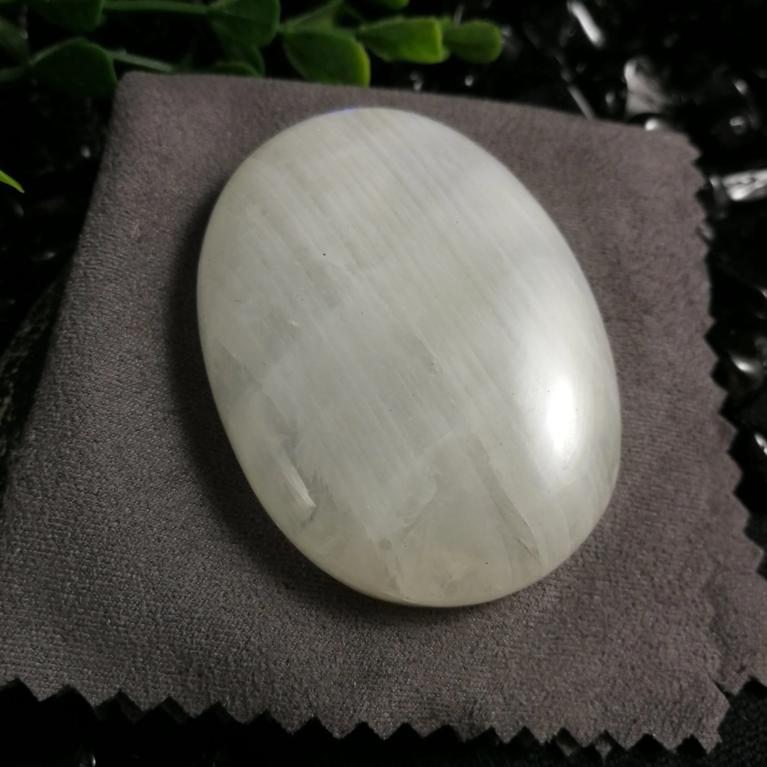 Rainbow Moonstone Cabochon (34.1 g)