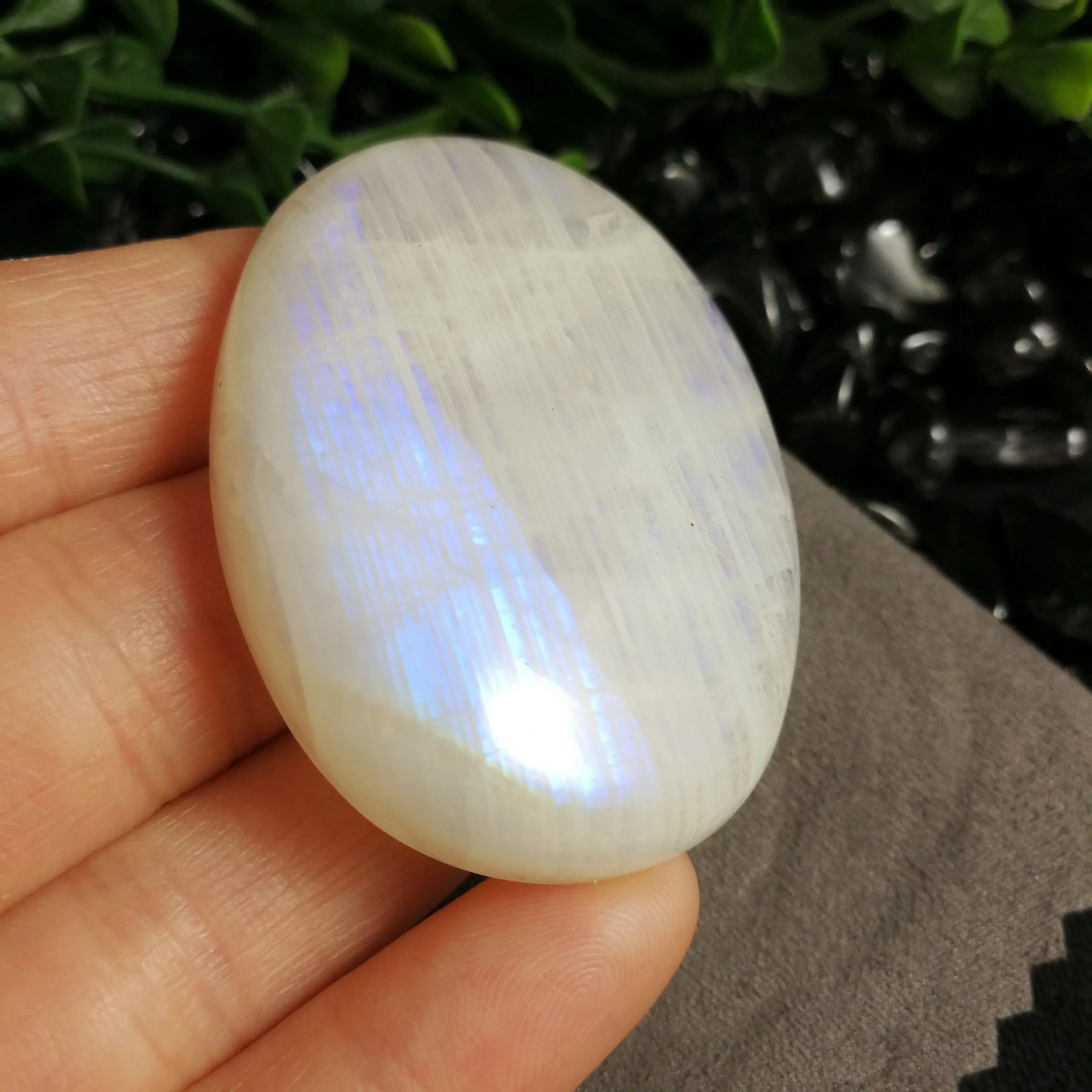 Rainbow Moonstone Cabochon (34.1 g)