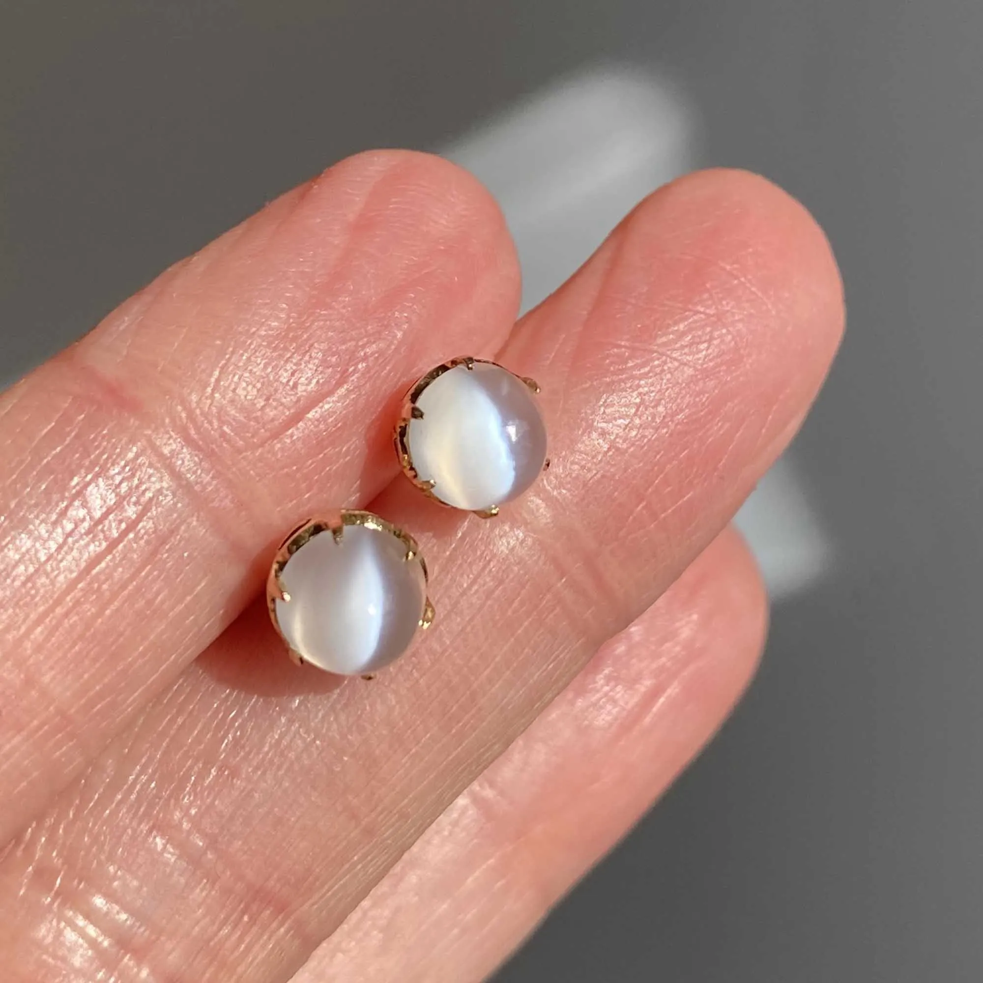 Vintage 14K Gold Cabochon Moonstone Stud Earrings