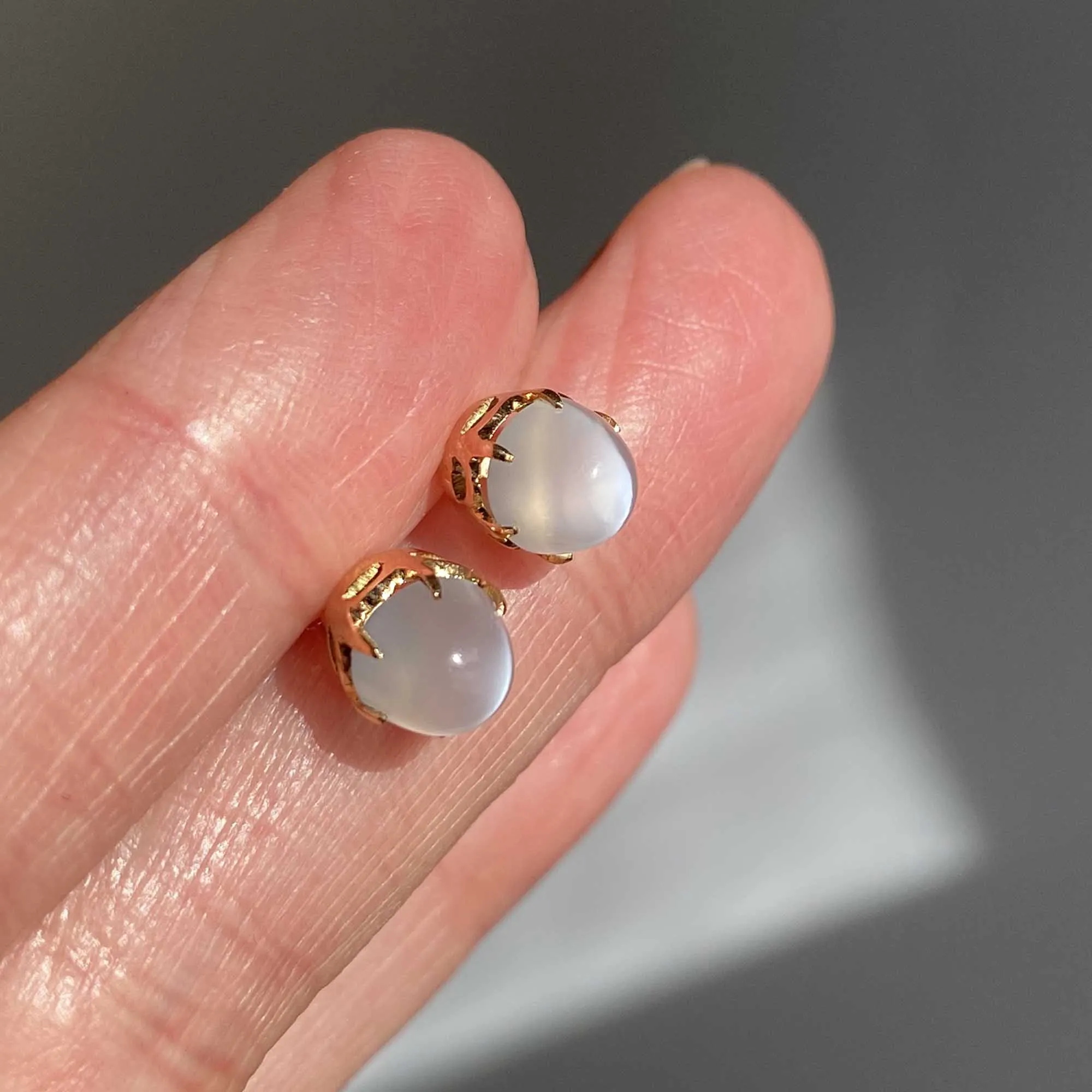 Vintage 14K Gold Cabochon Moonstone Stud Earrings