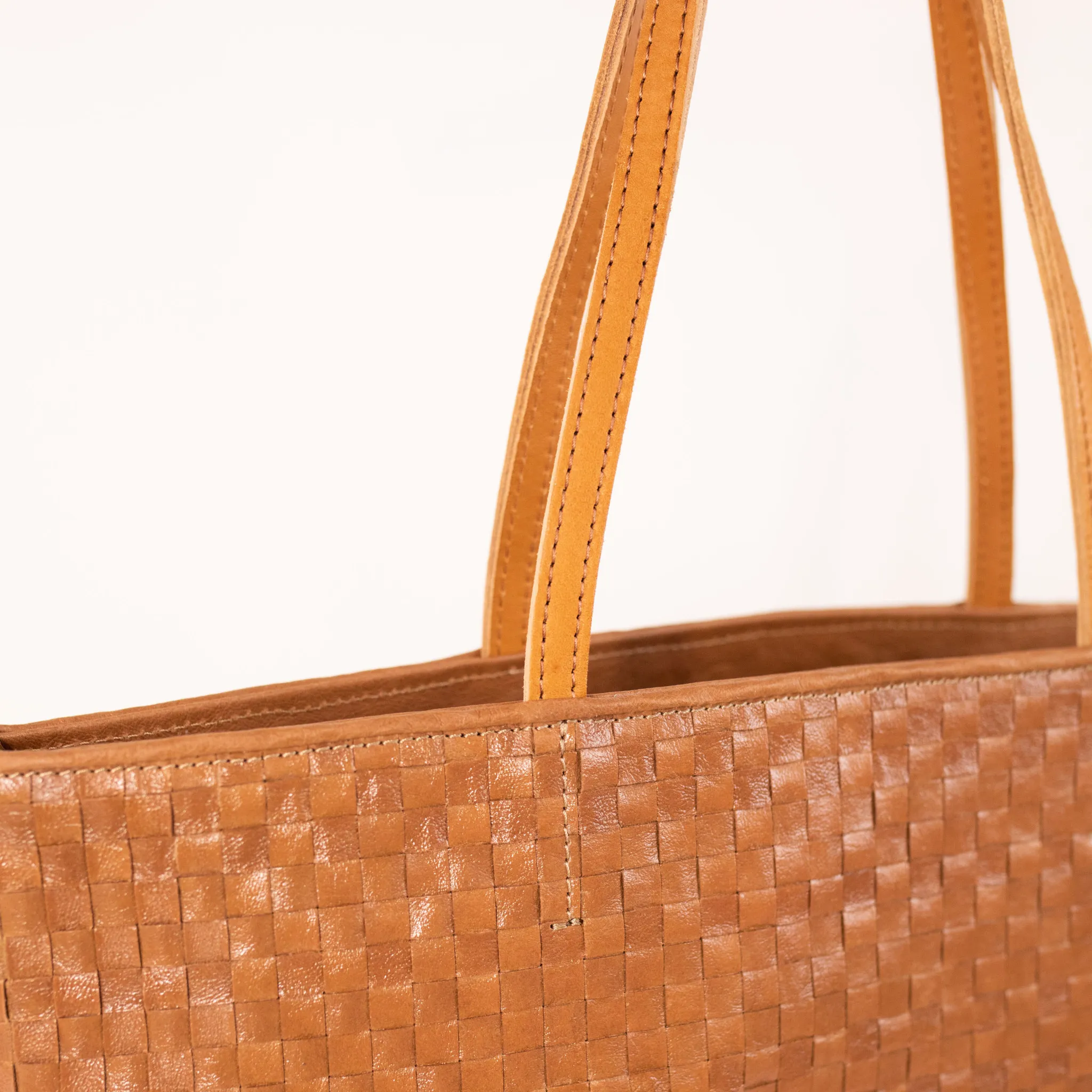 Washable Paper Tosca Bag in Woven Cuoio